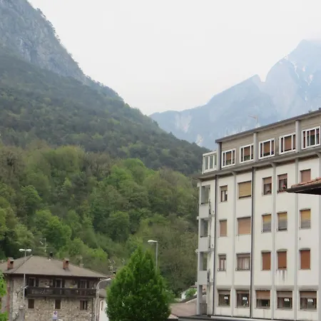 Pergola Konukevi Tolmezzo